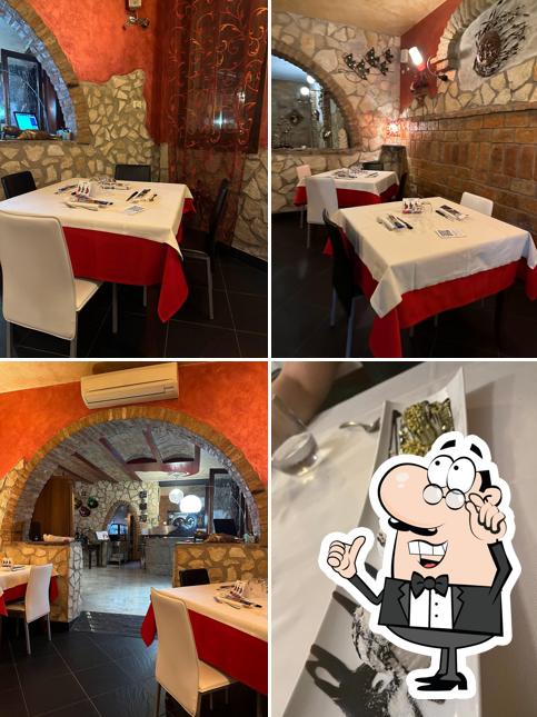 Siediti a un tavolo di Pizzeria Rosso di sera