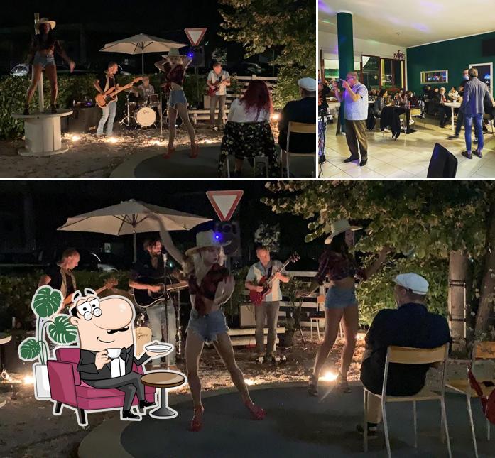 Dai un'occhiata agli interni di BARZAI