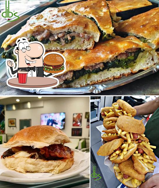Prova un hamburger a Dib's Rosticceria