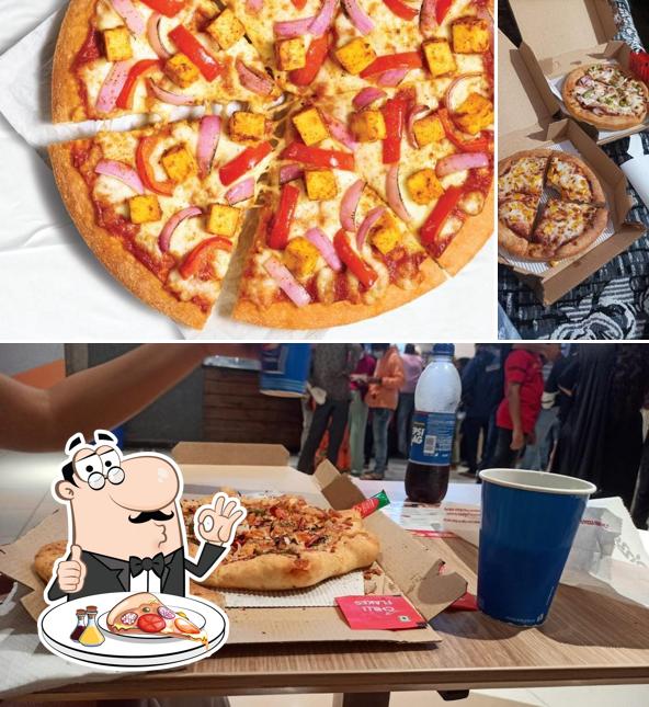 Get pizza at Pizza Hut Tapadia City Centre, Amravati