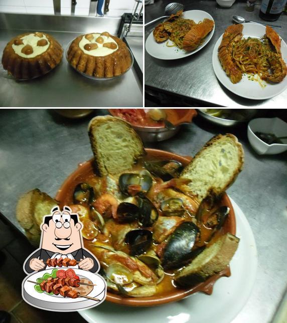 Questa è la immagine che mostra la cibo e interni di Tutti sotto