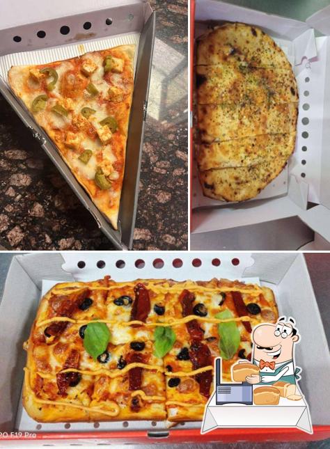 Garlic bread at Nomad Pizza- Traveller Series (New Friends Colony)