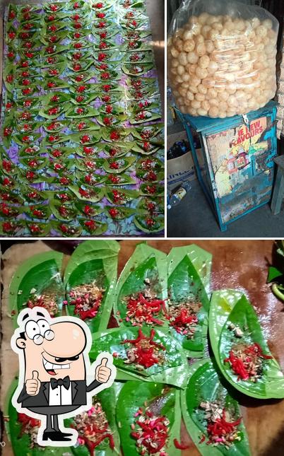 শ্যামলের ফুচকার দোকান