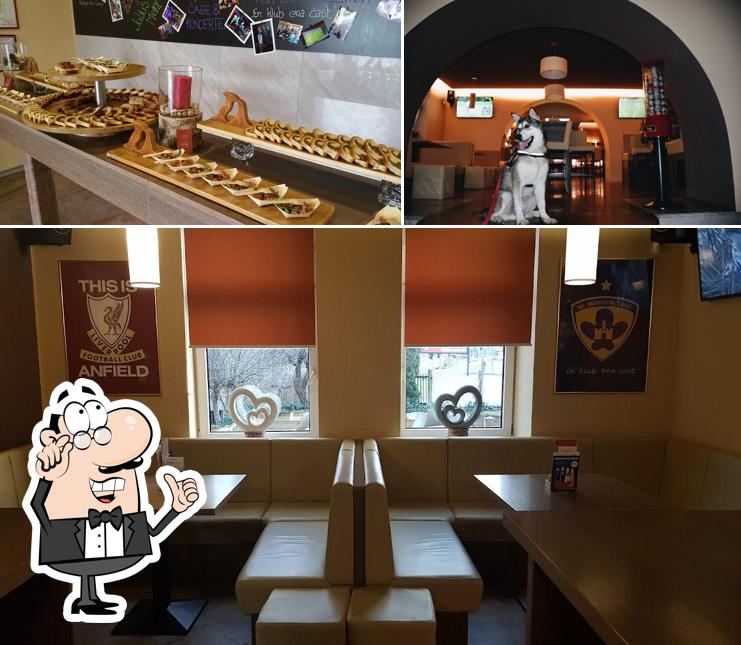 Siediti a un tavolo di Kavarna OZ