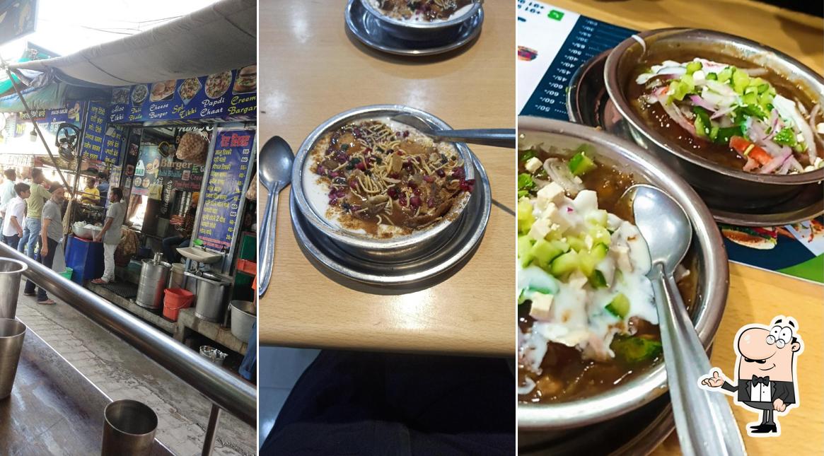 The interior of Agra Chat Bhandar (Gianni Tikkian Wala)