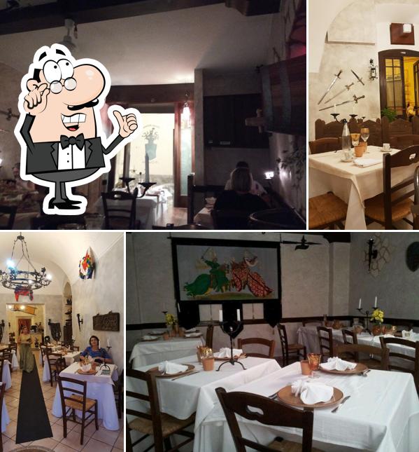 Siediti a un tavolo di Locanda Medievale