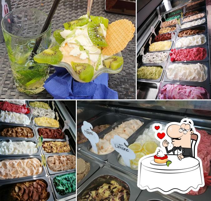 Caffè Naif serve un'ampia selezione di dolci