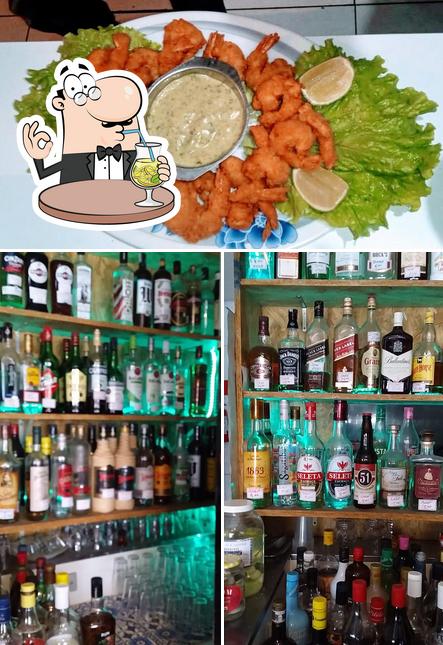 Entre diversos coisas, bebida e comida podem ser encontrados no Garapa Bar - Rock, Motocicletas e Boas Histórias