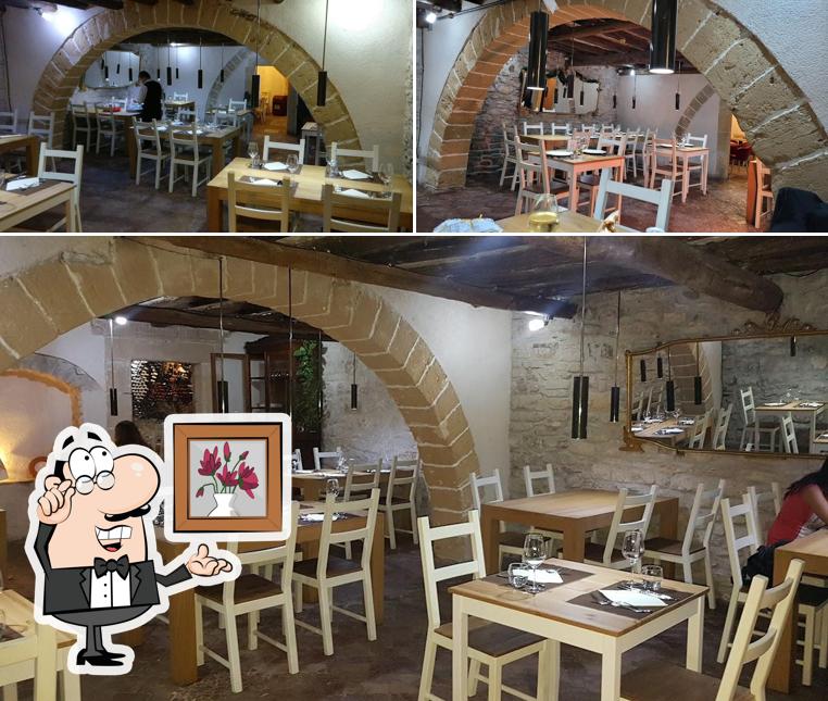 Dai un'occhiata agli interni di Gli Archi di San Carlo Ristorante Vineria