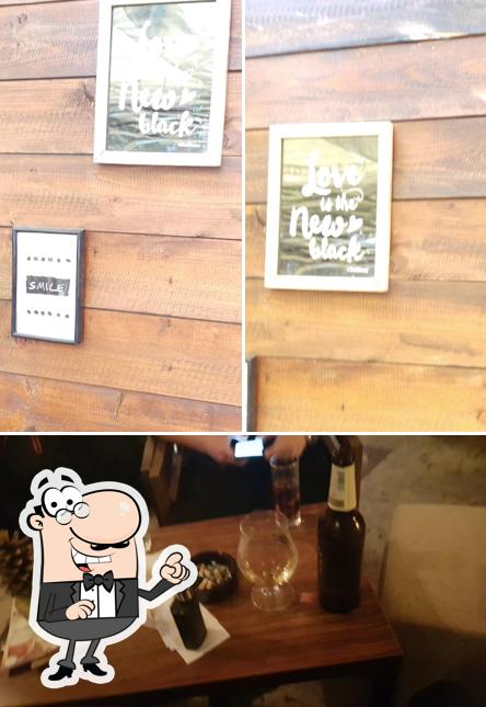 Gli interni di Cafe Charlie