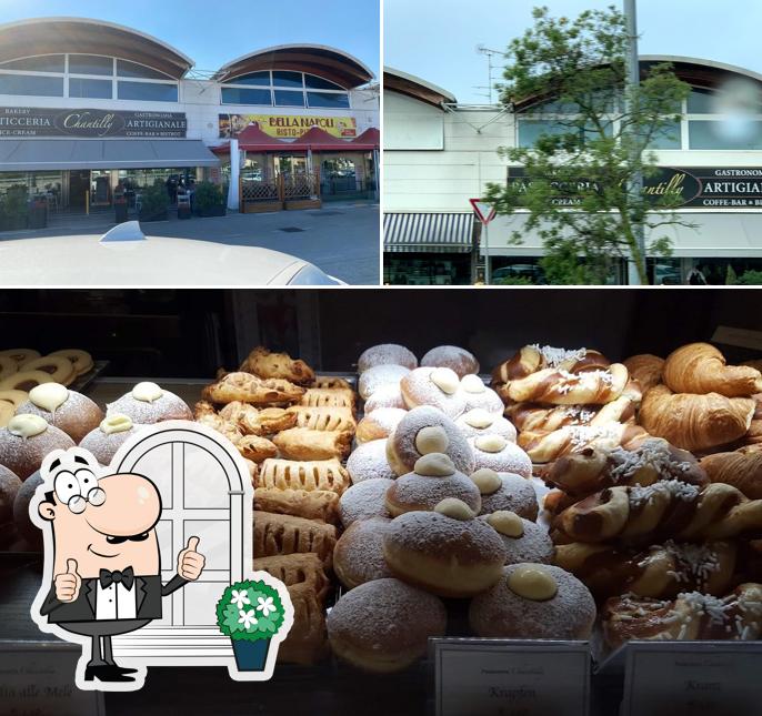 Guarda la foto che raffigura la esterno e cibo di Pasticceria Chantilly Gradisca