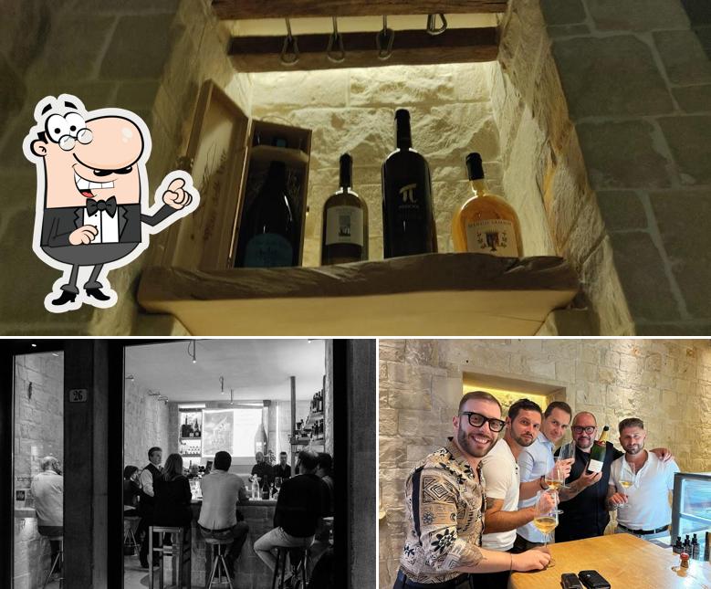 Tra le diverse cose da Enoteca Contemporanea si possono trovare la interni e vino