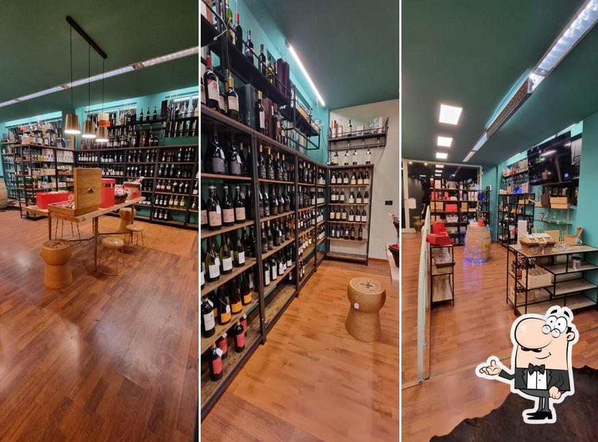 Gli interni di Rotta Vino Enoteca