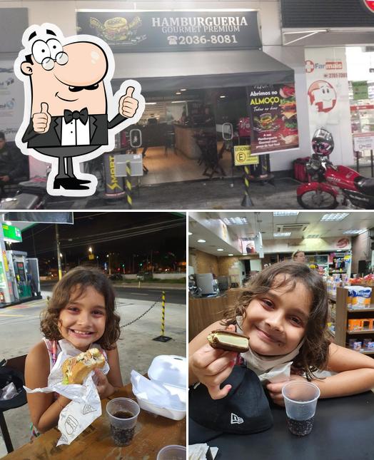Look at the pic of Hamburgueria Golden Burguer