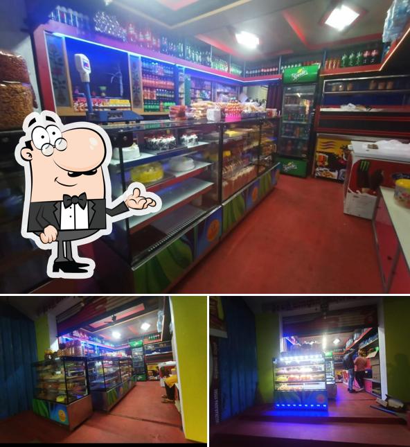 The picture of SRI LAKSHMI JANARDHANA IYYENGAR BAKERY & CAKES, SWEATS’s interior and food