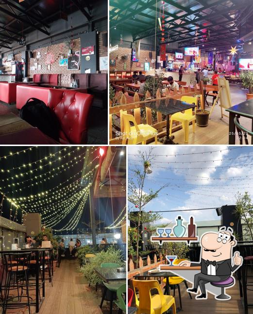 The interior of Sherlock's Lounge & Kitchen Nagarbhavi