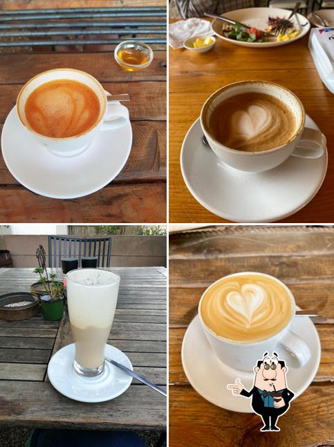 Pepper Tree Art Stable & Coffee Shop
