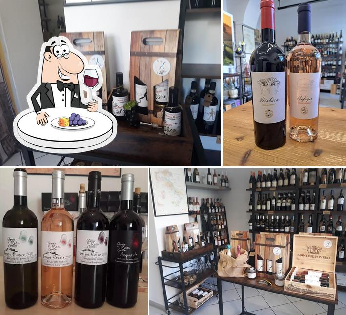 È gradevole godersi un bicchiere di vino a La Bottega del vino di Menaggio - Sommelier 's Wine Shop / Enoteca
