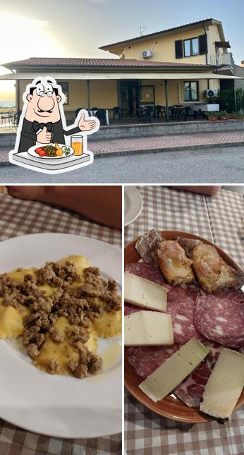 La immagine di cibo e interni da Vittoria bar Jolly I.D