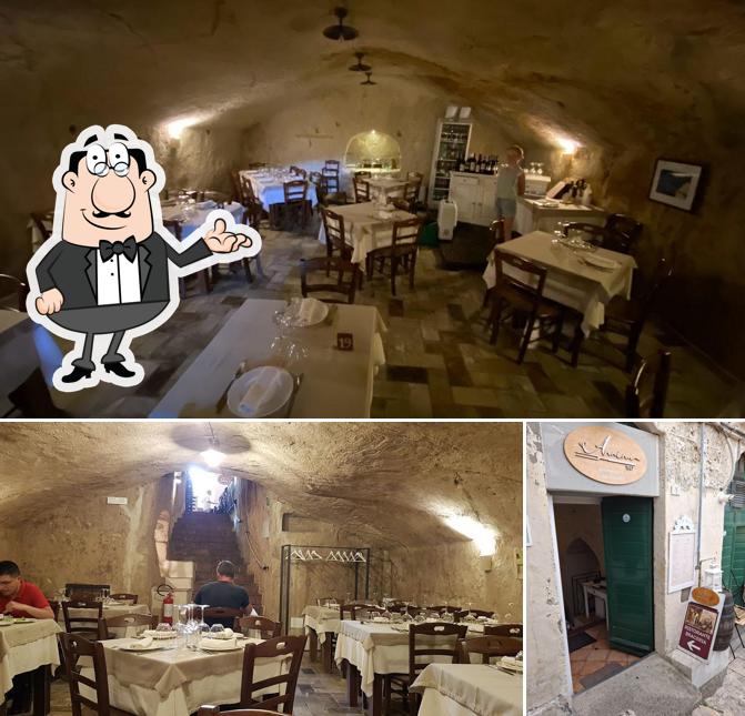 Siediti a un tavolo di Annina 1937