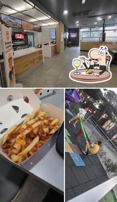 Tra le diverse cose da Burger King si possono trovare la cibo e interni