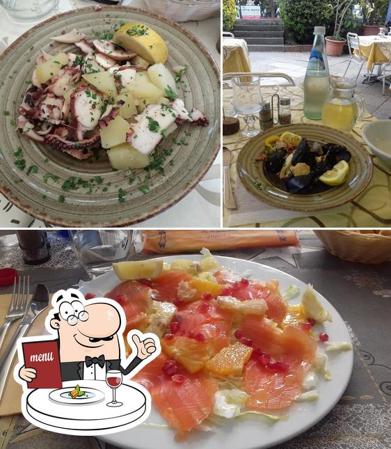 La foto di cibo e bevanda da La Rotonda