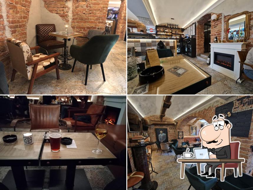 Siediti a un tavolo di Rubicon Pub