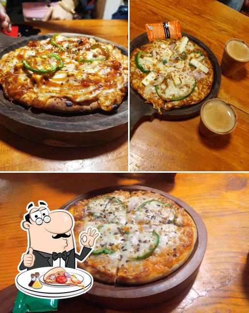 Try out pizza at Baithack - Taste of Kulhad
