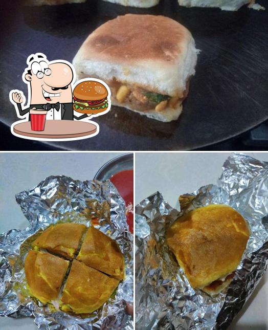 Order a burger at Karnavati dabeli