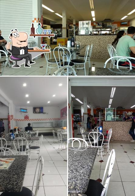 O interior do Padaria, Restaurante e Pizzaria Pitangueiras, av. Dom Pedro I - Próximo a praia