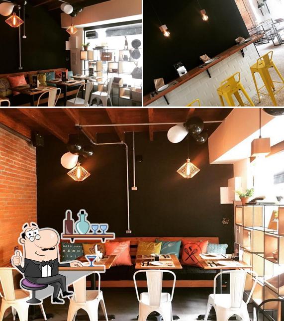 Veja imagens do interior do Restaurante Gansô