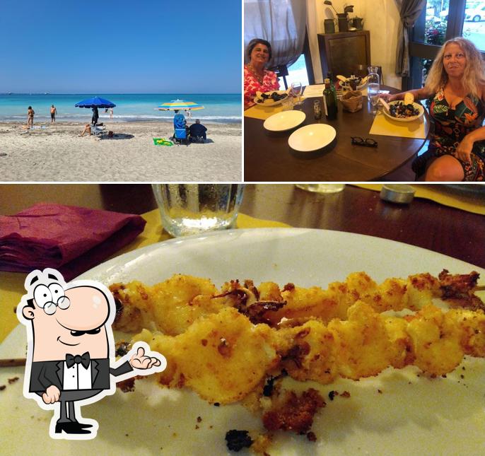 La foto della interni e cibo di Caffè e Bistrot Piccolo Hotel