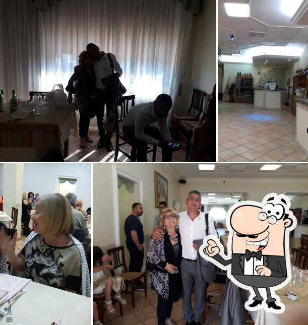 Siediti a un tavolo di Petronzi Franco