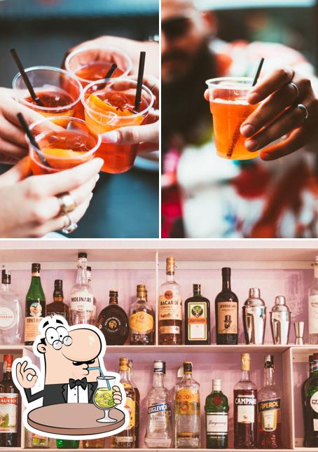 Prenditi un drink dal menu