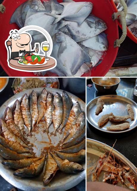 Order seafood at Gajanana Fishland