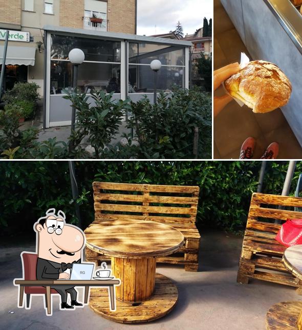 Questa è la foto che mostra la interni e cibo di Bar Grillo Verde
