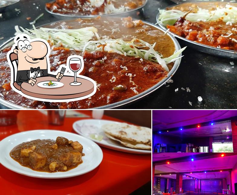 हॉटेल पल्लवी फैमिली रेस्टॉरंट is distinguished by food and bar counter