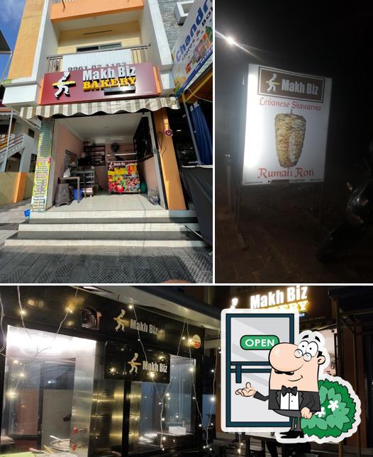 The exterior of Makh biz