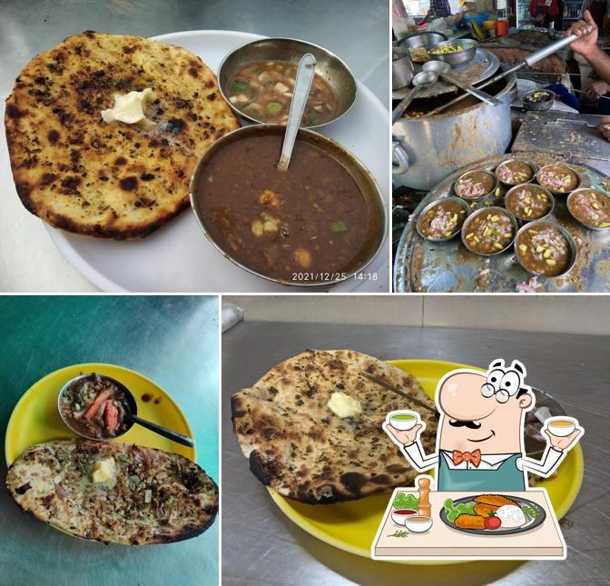 Food at Ashok Kumar Kulche Wala