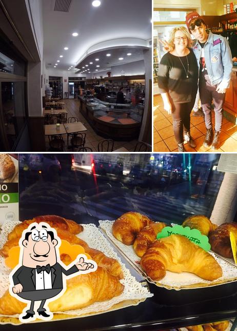 La immagine di interni e cibo da L'Angolo Bar