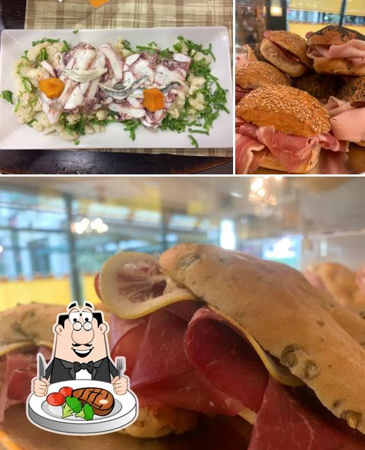 Prenditi i piatti di carne a Il Caffe Ambrosiano