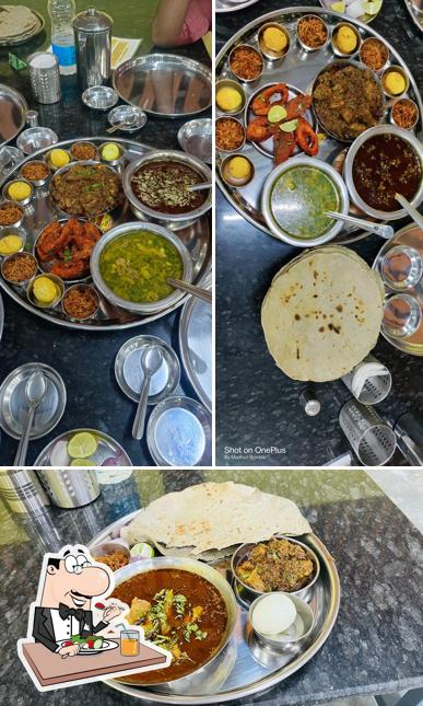 Food at हॉटेल स्वयंभू - चुलीवरच जेवण… Hotel Swayambhu- Chulivarch Jevan
