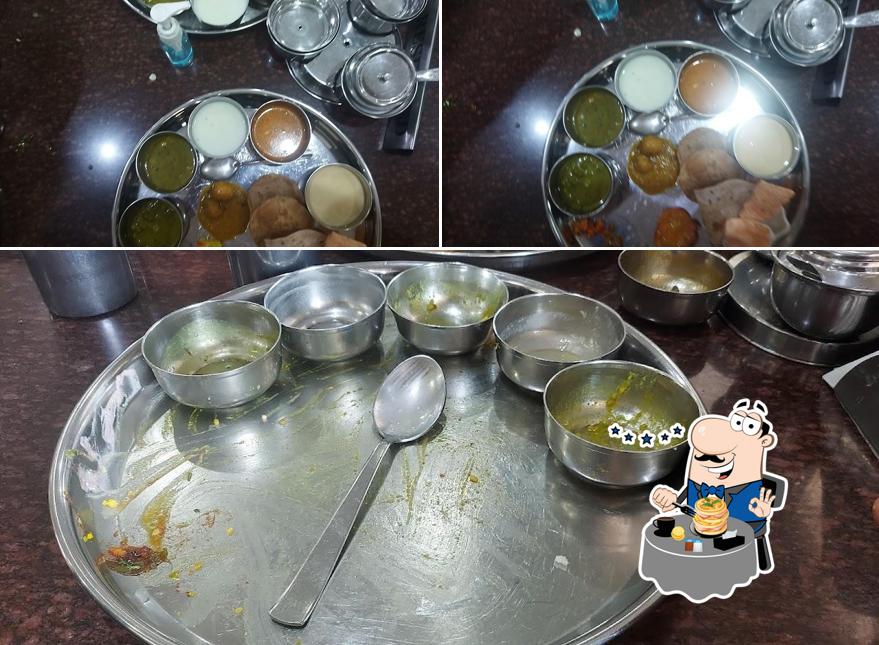 Food at Janaseva Bhojanalaya