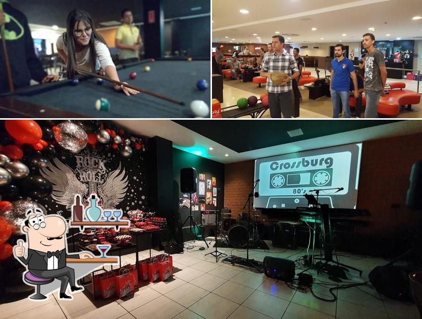 O interior do Rock & Bowl