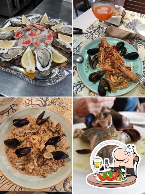 I clienti di La Riviera Di Parthenope possono ordinare diversi piatti di mare