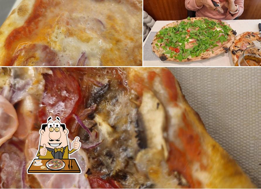 Scegli una pizza a Pizzeria La Perla