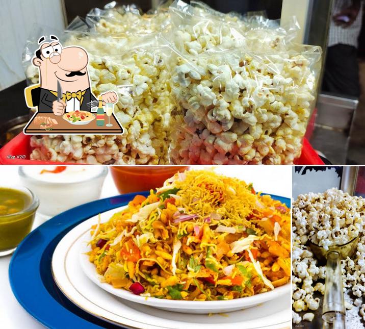 Pad thai at SVAA CORNER