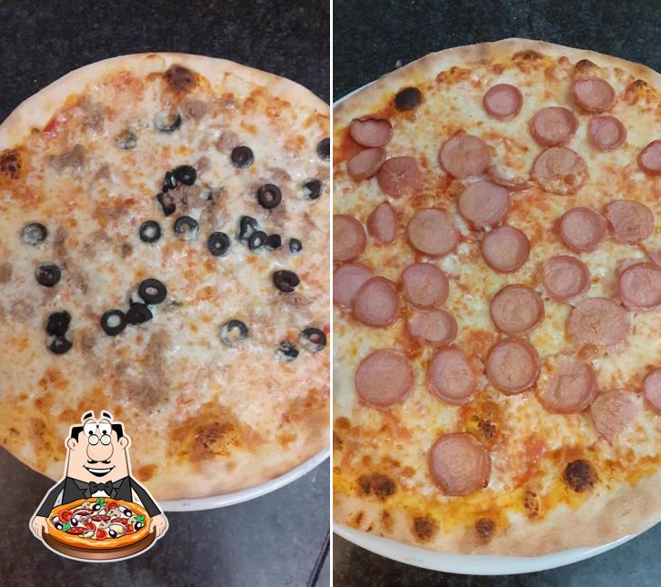 Ordina tra le svariate varianti di pizza