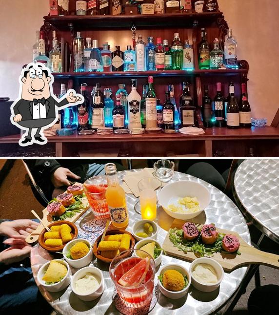 Siediti a un tavolo di Thirsty Corner