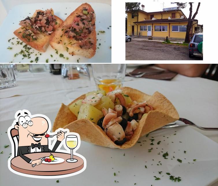 Questa è la immagine che presenta la cibo e esterno di Ristorante Pizzeria Alta Marea